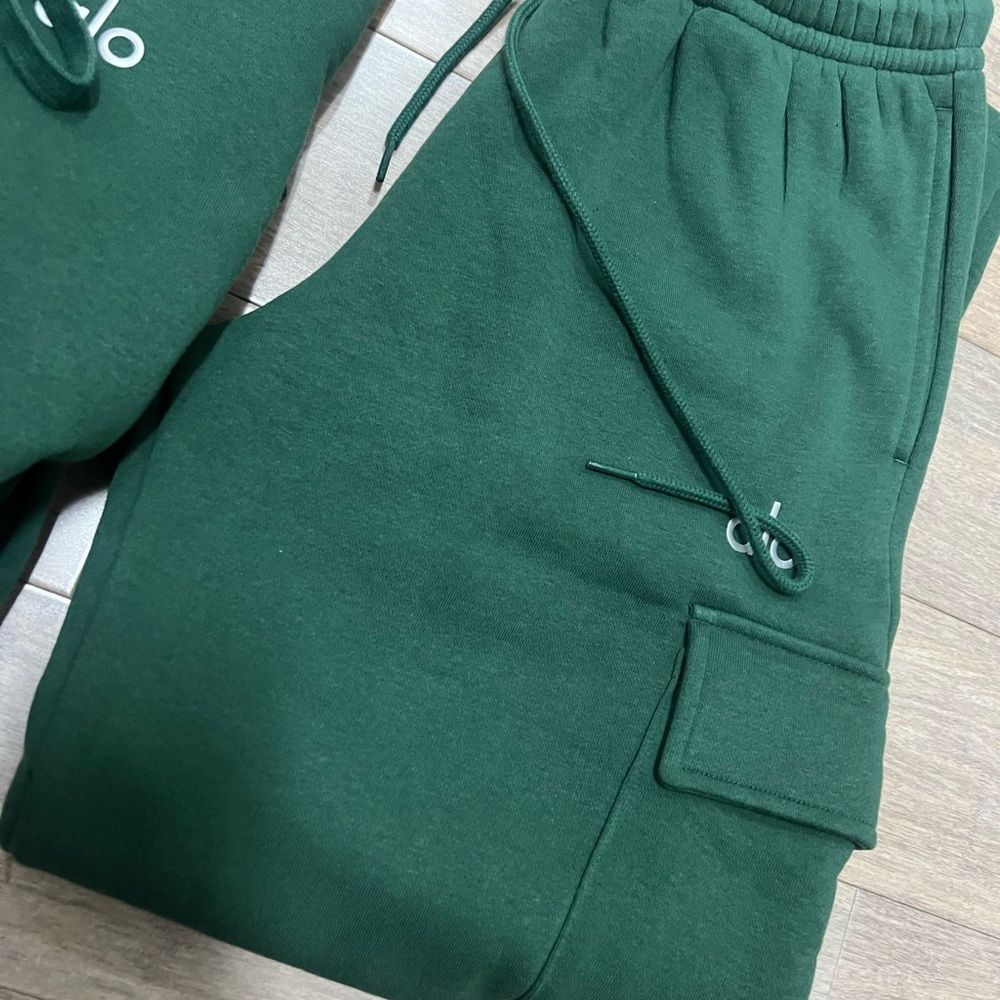 Alo Green Tracksuit Set - Picture 5 of 9